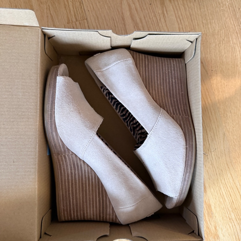 TOMS - "Michelle" wedges in Sand Suede - Size 9
